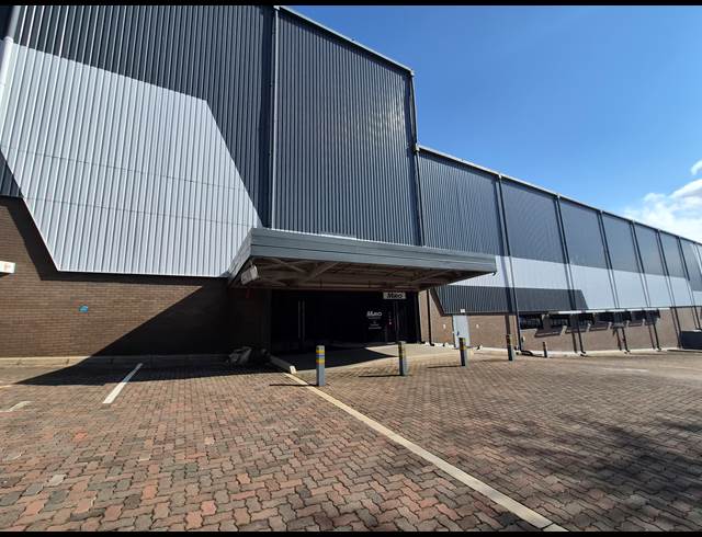 2,716M² WAREHOUSE TO LET IN HALFWAY GARDENS