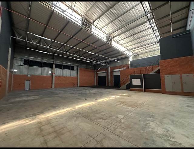 609M² WAREHOUSE TO LET IN LONGLAKE