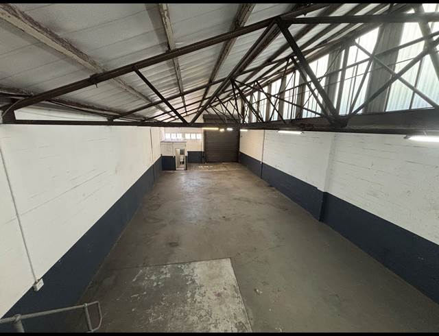 245M² WAREHOUSE TO LET IN EPPING INDUSTRIAL