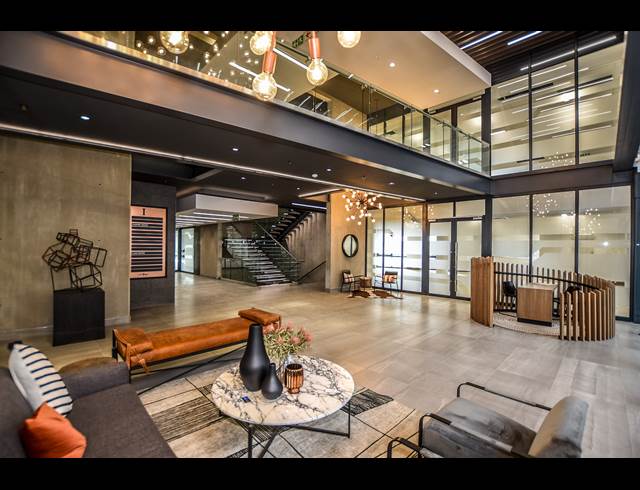 1,350M² OFFICE TO LET IN VORNA VALLEY