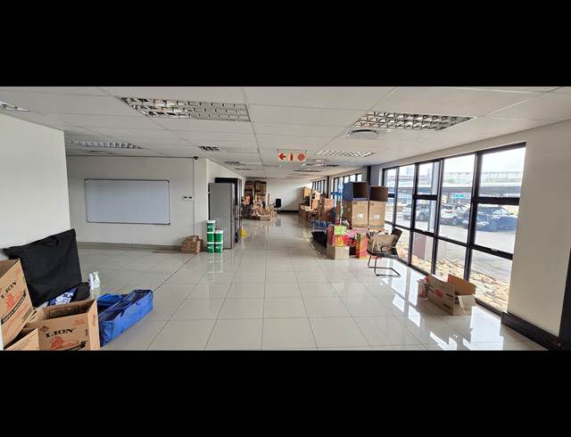 7,649M² WAREHOUSE TO LET IN NORTH RIDING