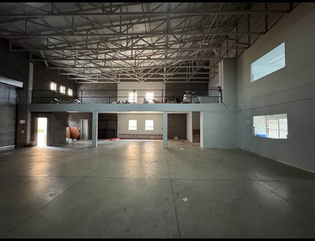 450M² WAREHOUSE TO LET IN STORMILL