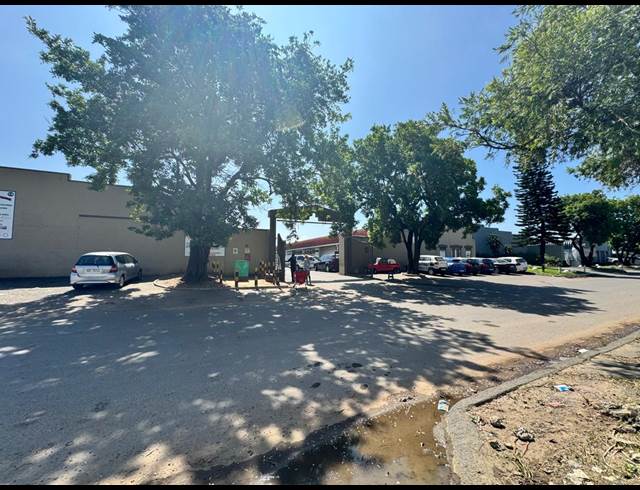 150M² WAREHOUSE TO LET IN PHOENIX INDUSTRIAL