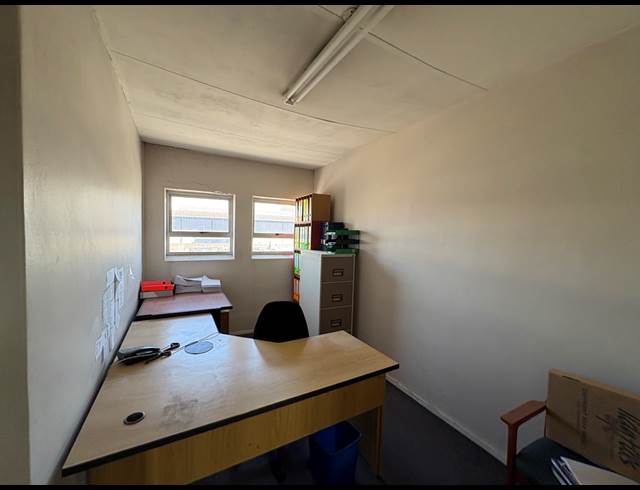 475M² SHOWROOM TO LET IN PAARDEN EILAND