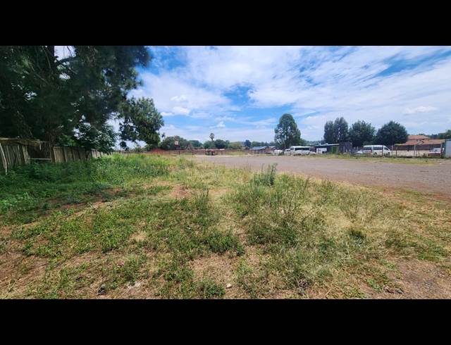 4,700M² INDUSTRIAL YARD TO LET IN RASLOUW