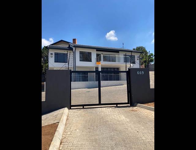 164M² OFFICE TO LET IN MORELETA PARK