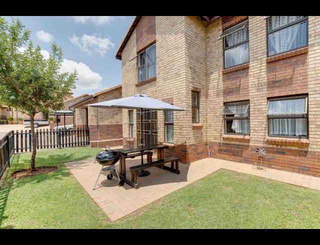 3 BEDROOM PROPERTY TO RENT IN DIE HOEWES