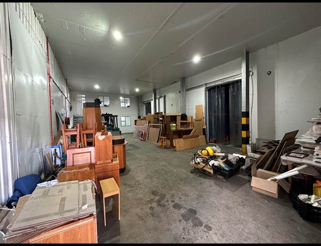 580M² WAREHOUSE TO LET IN PAARDEN EILAND