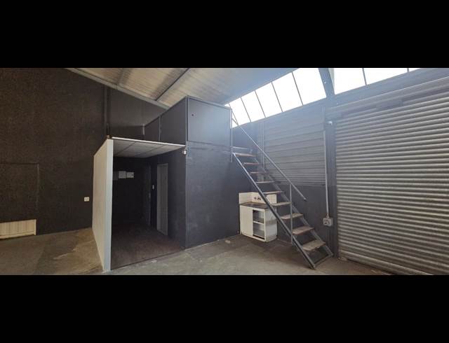 180M² WAREHOUSE TO LET IN VINTONIA