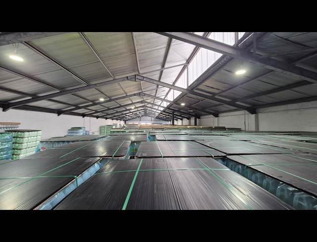2,330M² WAREHOUSE TO LET IN RETREAT