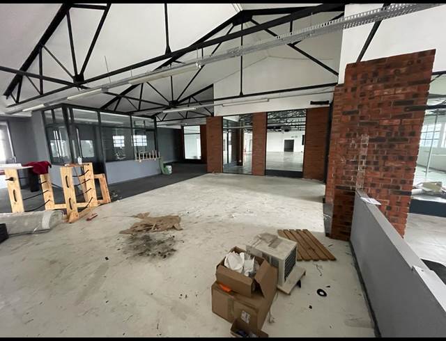 1,280M² WAREHOUSE TO LET IN PAARDEN EILAND