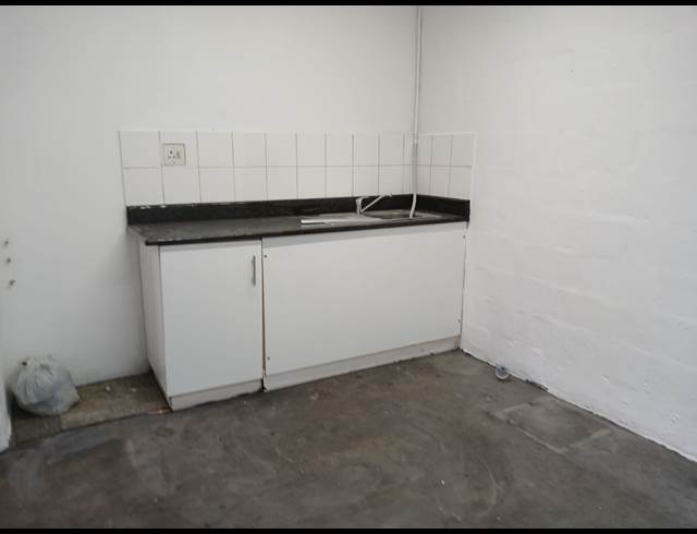 262M² WAREHOUSE TO LET IN RED HILL