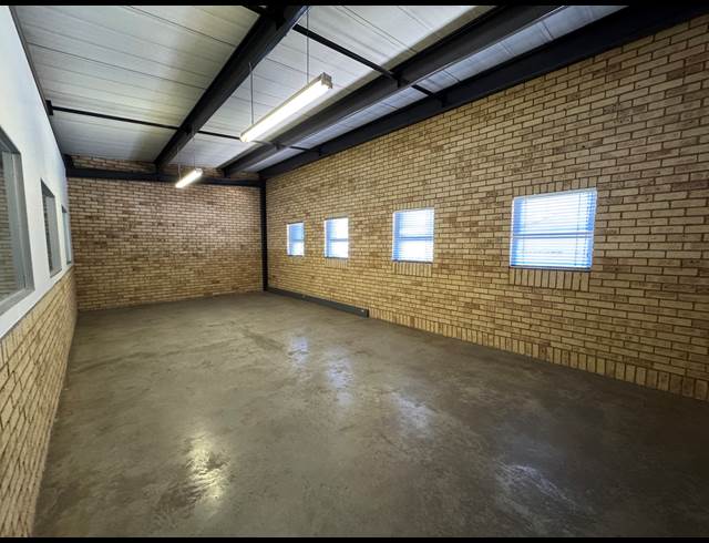 250M² WAREHOUSE TO LET IN CHAMDOR