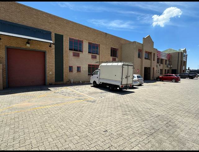 528M² WAREHOUSE TO LET IN STRIJDOMPARK
