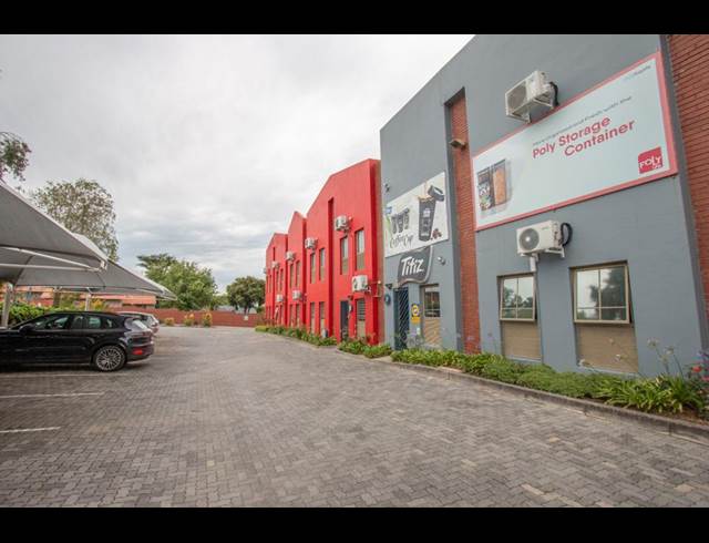 836M² WAREHOUSE TO LET IN OLIVEDALE