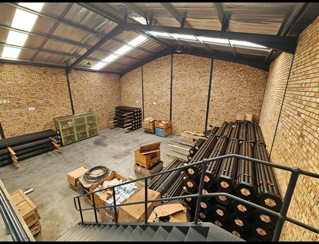 343M² WAREHOUSE TO LET IN BARTLETT