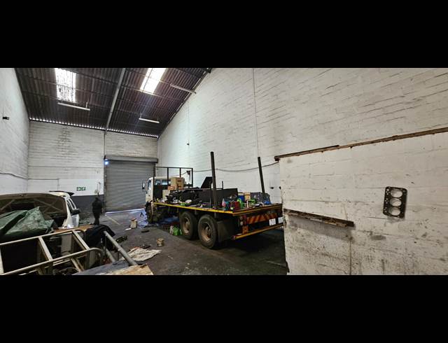 182M² WAREHOUSE TO LET IN PAARL CENTRAL