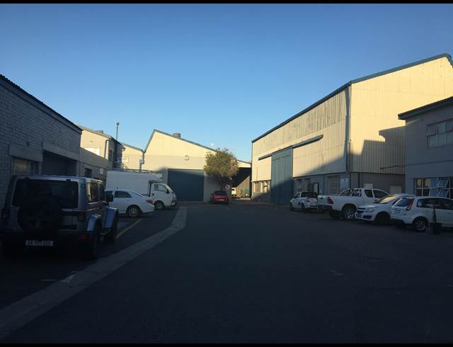 413M² WAREHOUSE RENTED IN WOODSTOCK