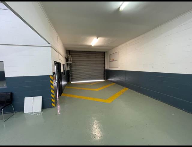 250M² WAREHOUSE TO LET IN PAARDEN EILAND