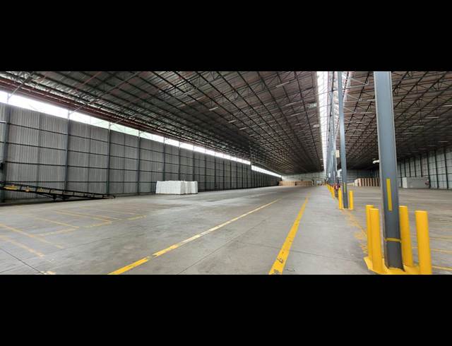 10,000M² WAREHOUSE TO LET IN NEW GERMANY