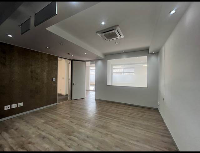 512M² OFFICE TO LET IN SANDHURST