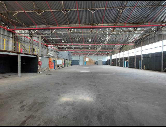 2,899M² WAREHOUSE TO LET IN CLAYVILLE