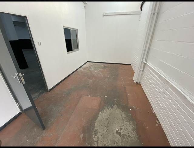 1,160M² WAREHOUSE TO LET IN MAITLAND
