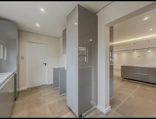 4 BEDROOM TOWNHOUSE TO LET IN SEAWARD ESTATES