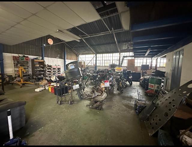 400M² WAREHOUSE TO LET IN MANUFACTA