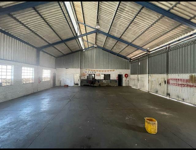 320M² WAREHOUSE RENTED IN STIKLAND INDUSTRIAL