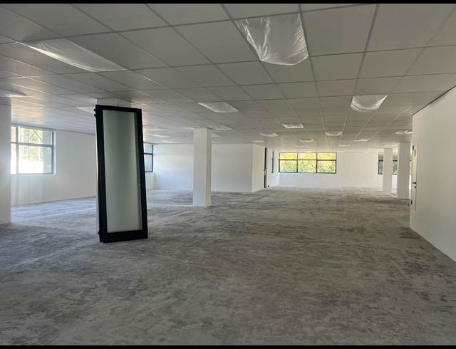 767M² OFFICE TO LET IN SANDHURST