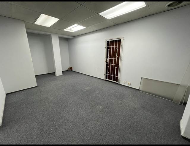 175M² OFFICE TO LET IN STRIJDOMPARK