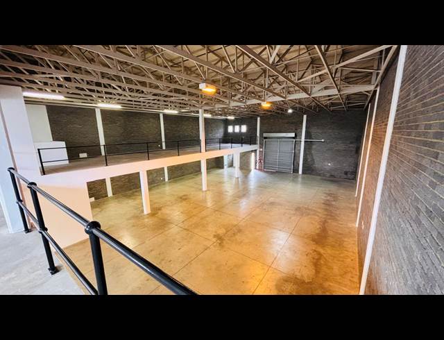 550M² WAREHOUSE TO LET IN STORMILL