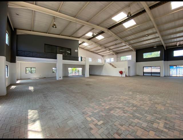 1,400M² WAREHOUSE TO LET IN PRINCESS AH