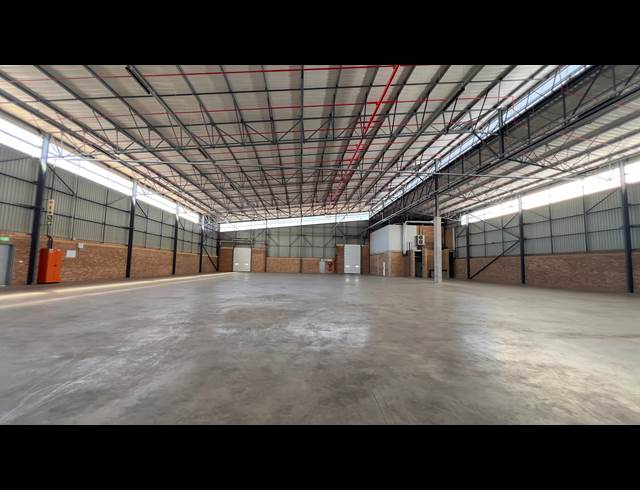 1,765M² WAREHOUSE TO LET IN AIRPORT PARK