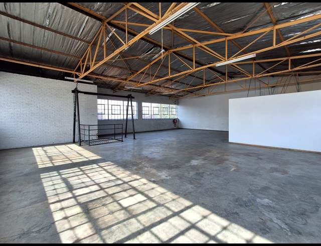 900M² WAREHOUSE TO LET IN BENROSE