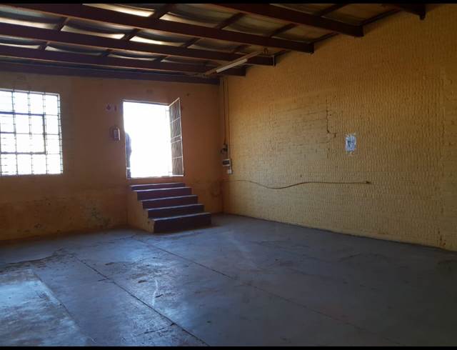 120M² WAREHOUSE TO LET IN ISANDO