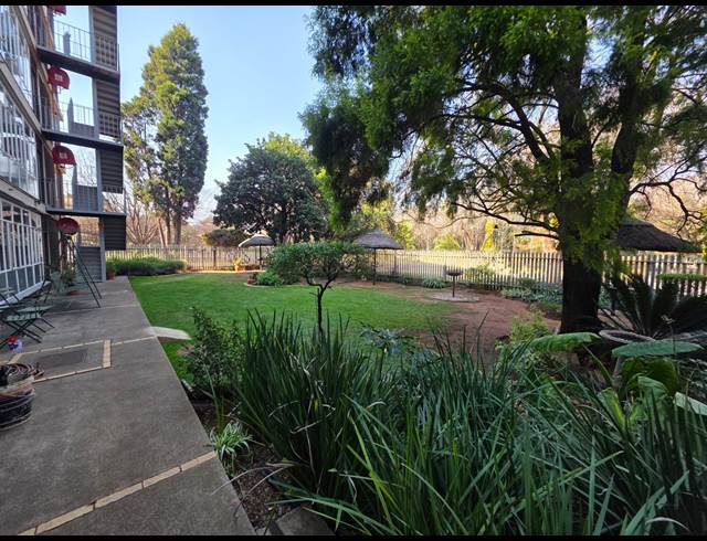 2 BEDROOM FLAT TO LET IN THREE RIVERS