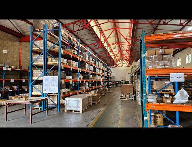 1,146M² WAREHOUSE TO LET IN JET PARK
