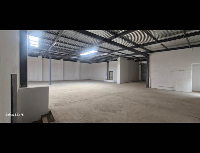 705M² WAREHOUSE TO LET IN STAFFORD