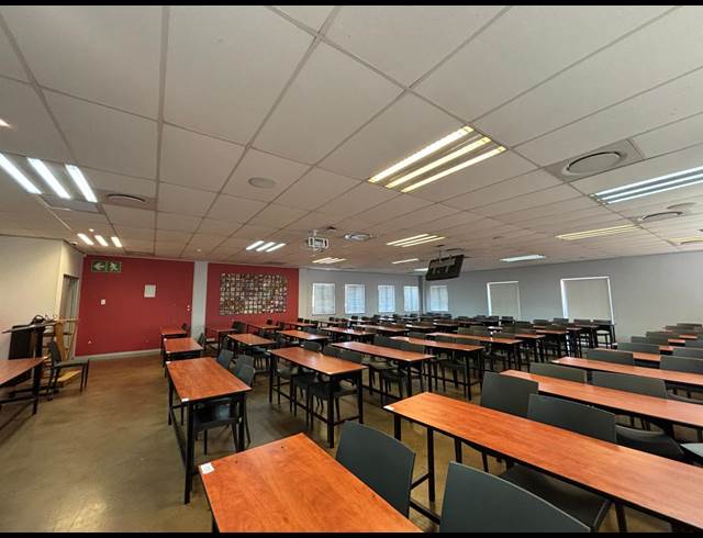 1,834M² BUILDING TO LET IN LA LUCIA RIDGE