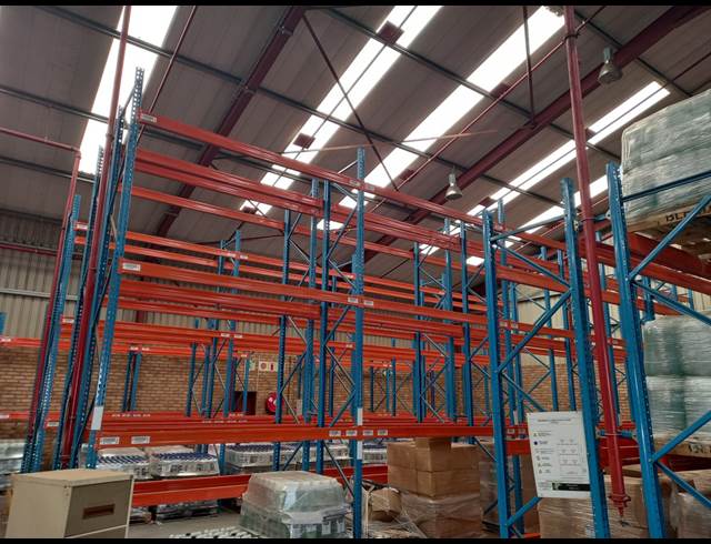 1,530M² WAREHOUSE TO LET IN POMONA