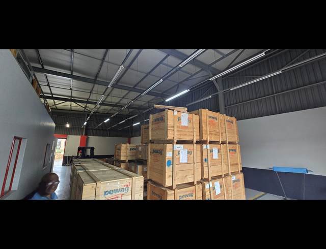 322M² WAREHOUSE TO LET IN FACTORIA