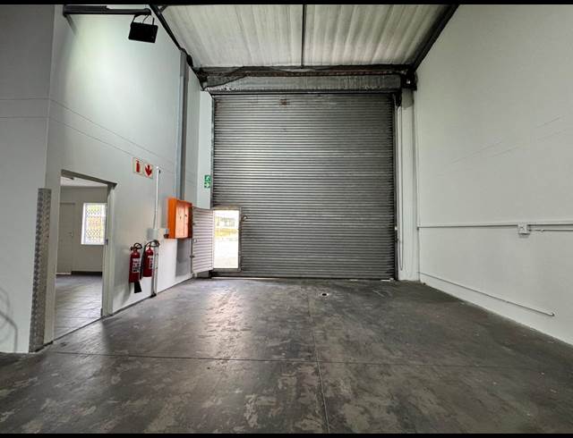 1,500M² WAREHOUSE TO LET IN BRIARDENE