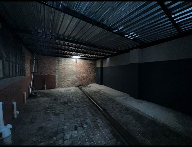 281M² WAREHOUSE TO LET IN HENNOPSPARK INDUSTRIAL