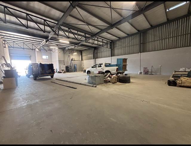 547M² WAREHOUSE TO LET IN STIKLAND INDUSTRIAL