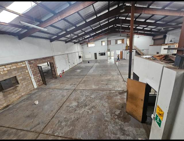 850M² WAREHOUSE TO LET IN NEW ERA