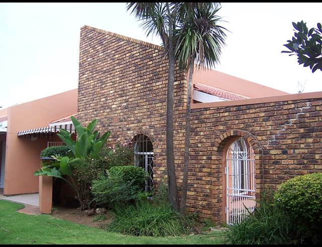 klinker home in quiet street