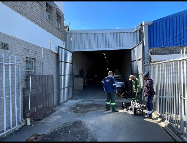 798M² WAREHOUSE RENTED IN OTTERY EAST