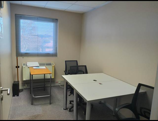 422M² BUSINESS CENTRE TO LET IN ROSENPARK